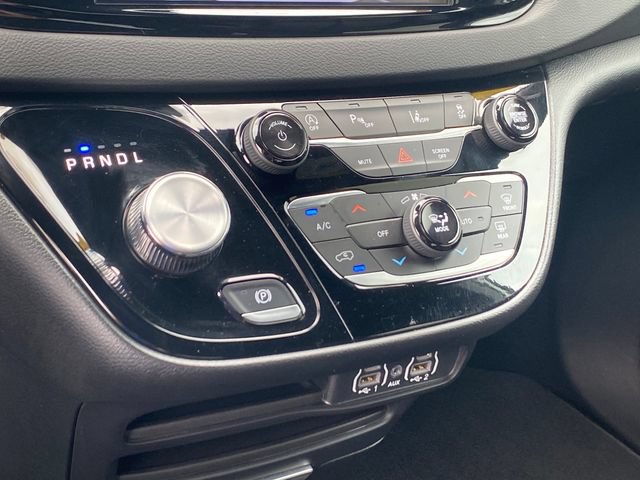 Used 2025 Chrysler Pacifica Select FWD image 12