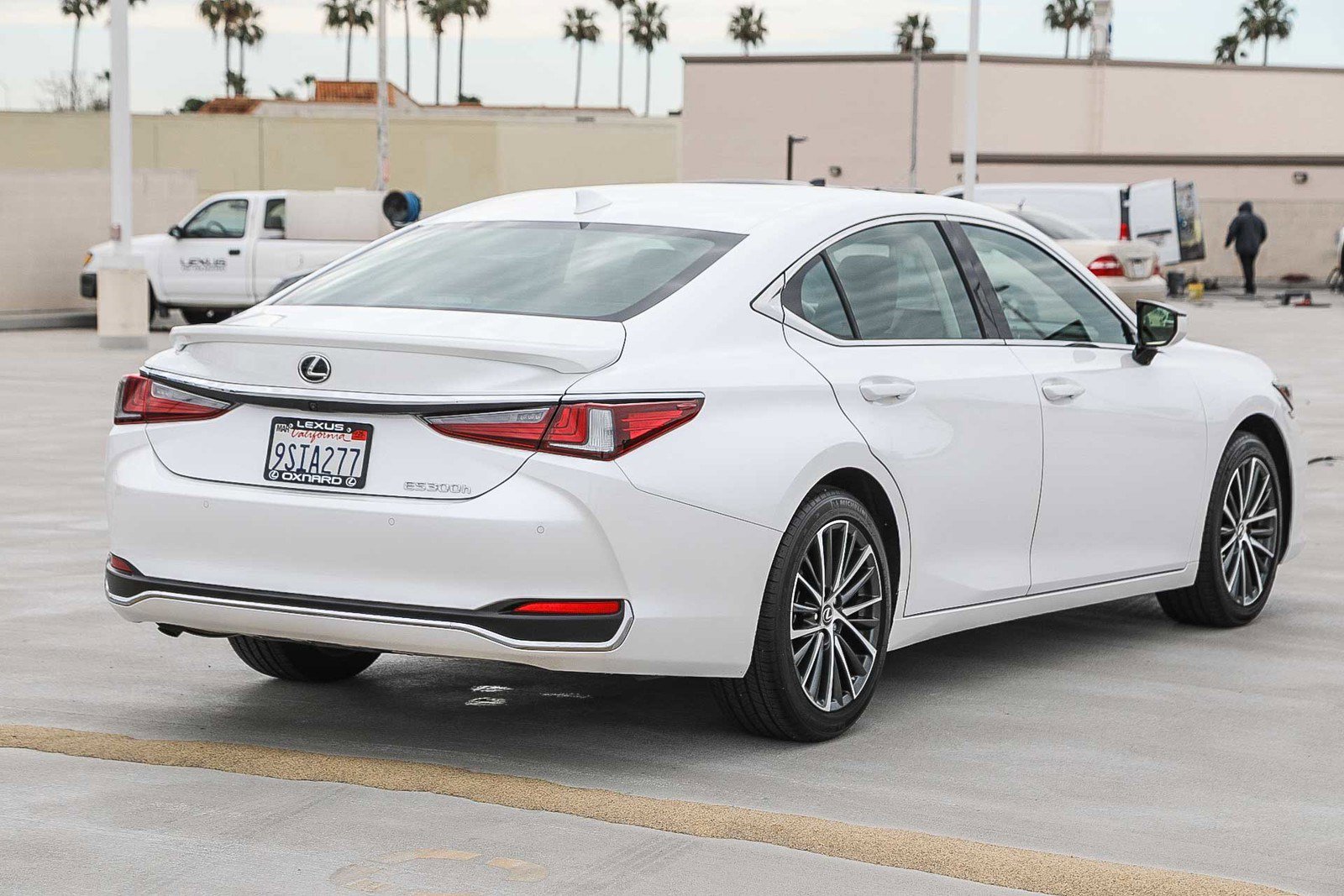 Certified 2025 Lexus ES 300h w/ Premium Package image 7