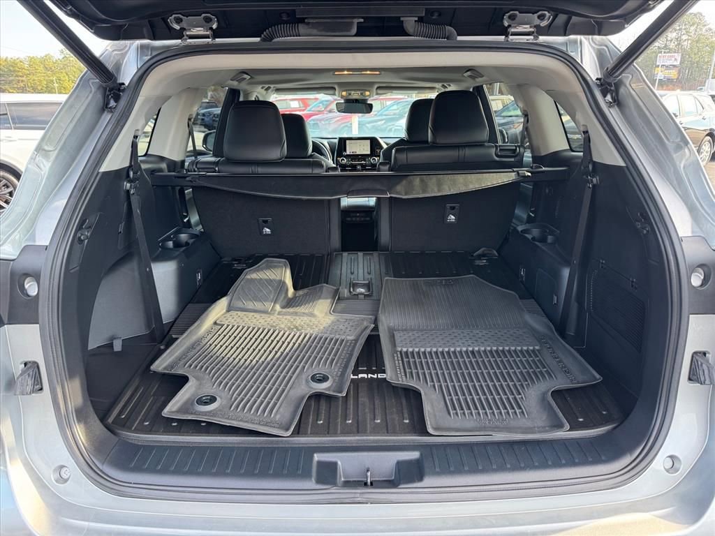 Used 2023 Toyota Highlander XLE image 10