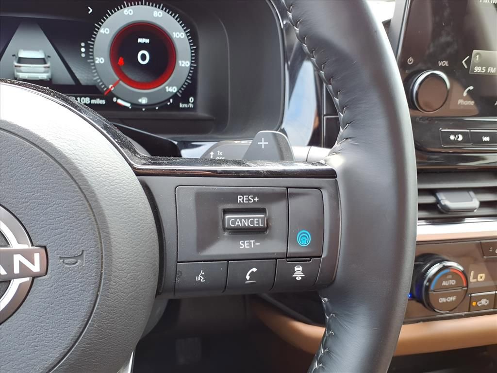 Used 2025 Nissan Pathfinder Platinum image 14