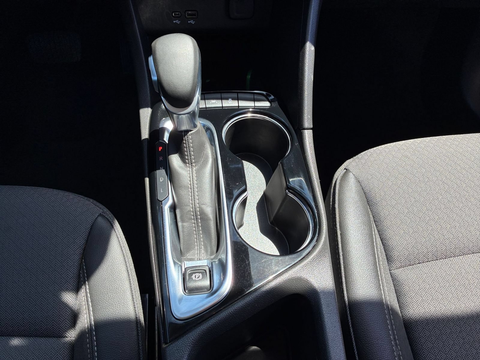 Used 2025 Buick Encore GX Preferred AWD/4WD image 39