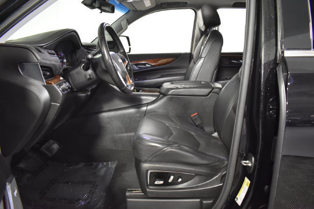 Used 2017 Cadillac Escalade Premium Luxury AWD/4WD image 12