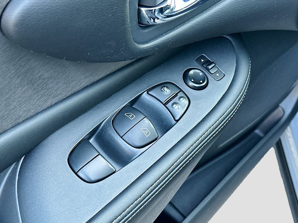 Certified 2023 Nissan Murano SV w/ SV Midnight Edition Package image 17