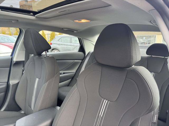 Certified 2025 Hyundai Elantra SEL image 18