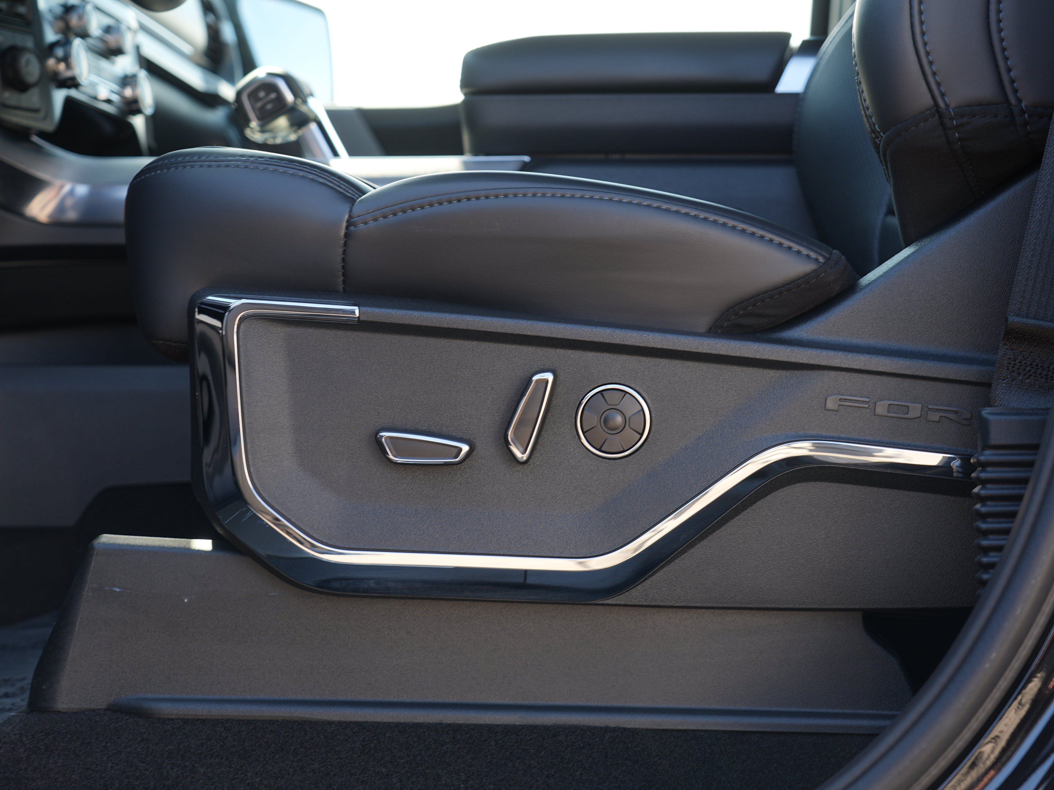Used 2025 Ford F150 Platinum AWD/4WD image 19