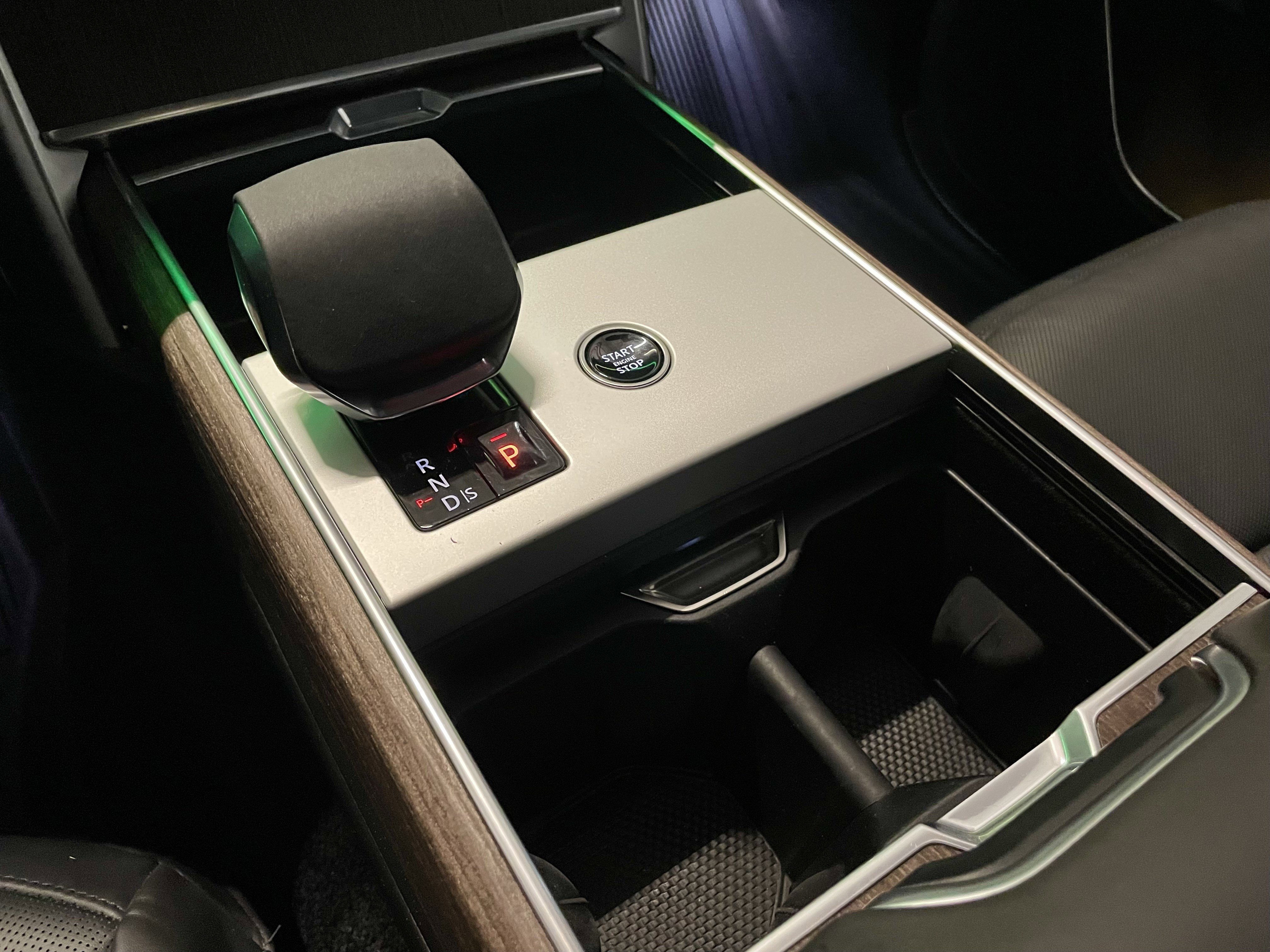 Certified 2025 Land Rover Range Rover SE image 20