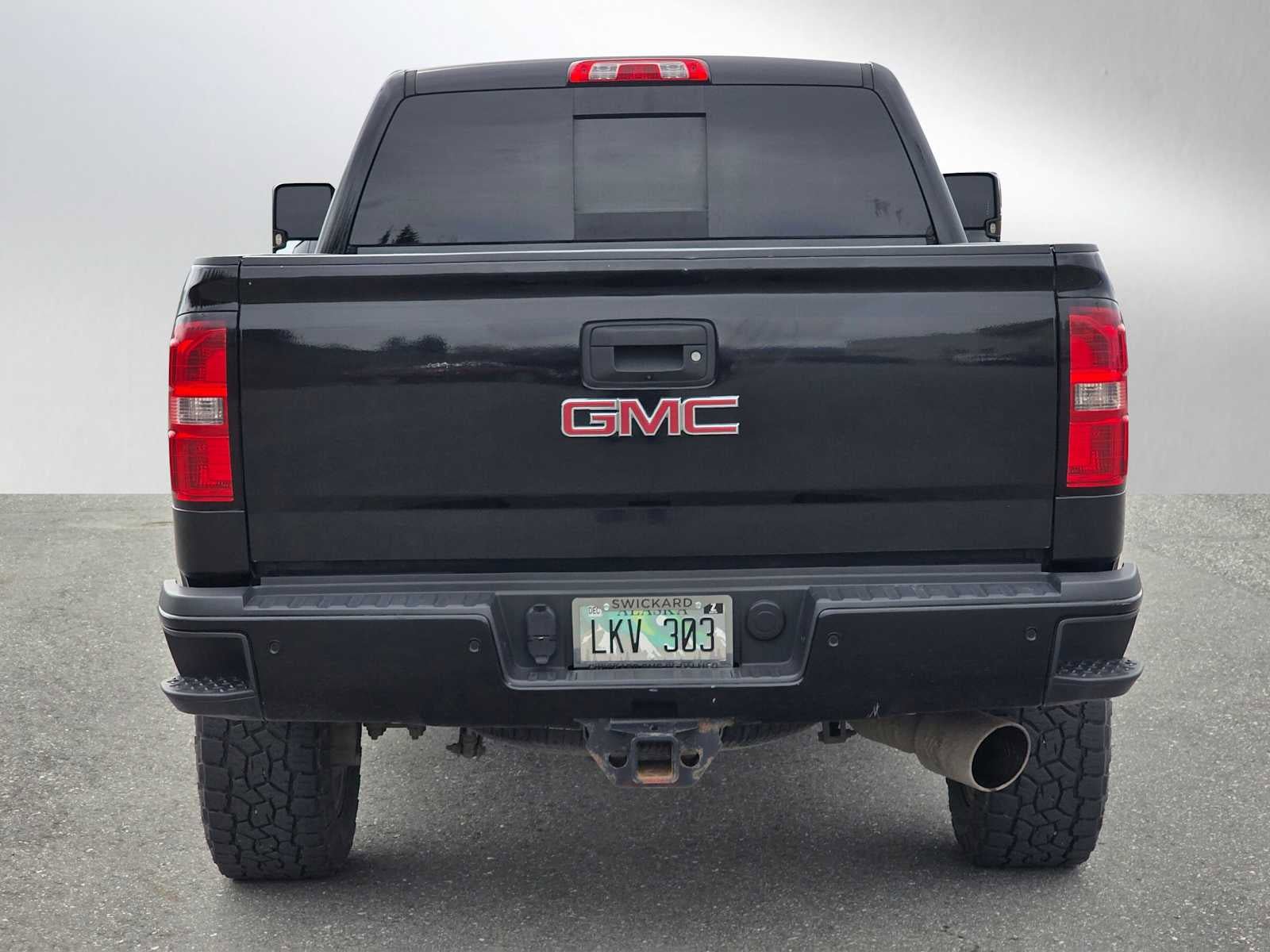 Used 2015 GMC Sierra 2500 Denali w/ Duramax Plus Package AWD/4WD image 4