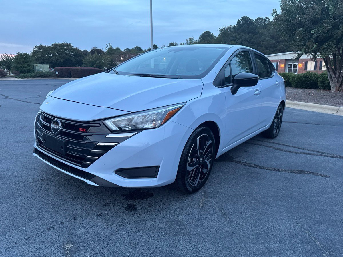 Used 2025 Nissan Versa SR FWD image 3