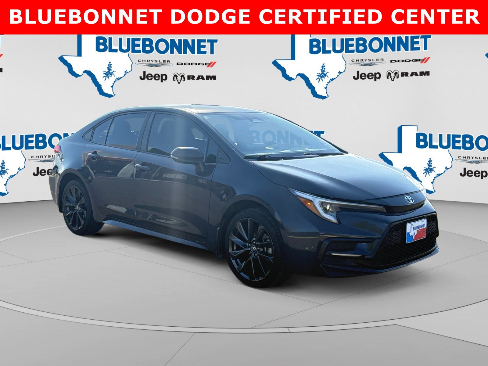 Used 2023 Toyota Corolla SE FWD image 3