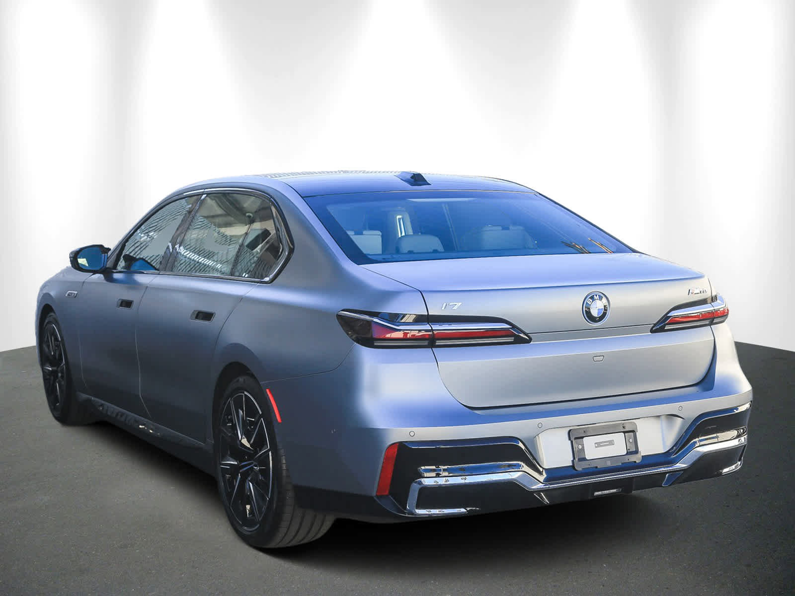 Used 2025 BMW i7 M70 w/ Executive Package image 4