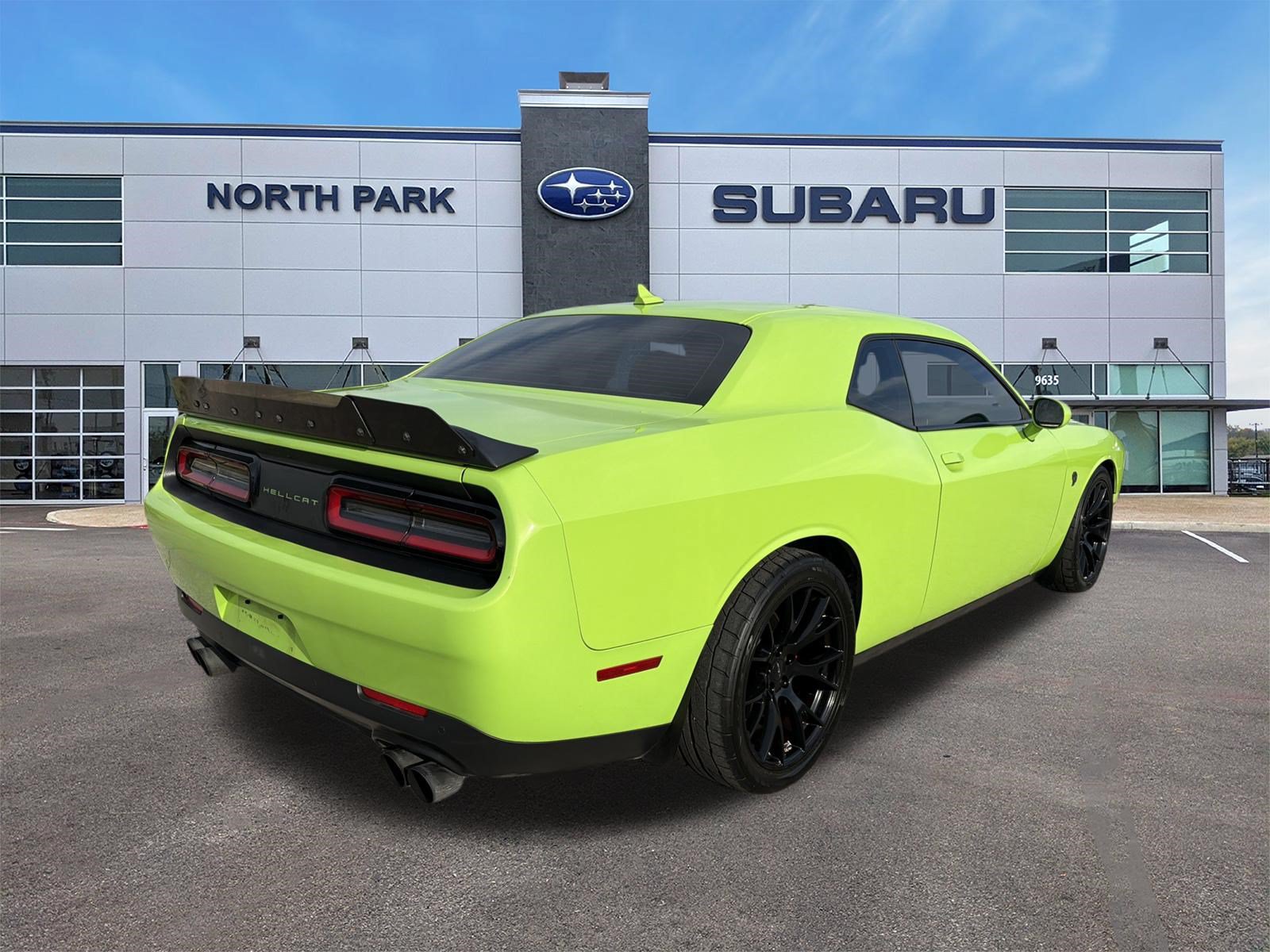Used 2015 Dodge Challenger SRT Hellcat RWD image 3