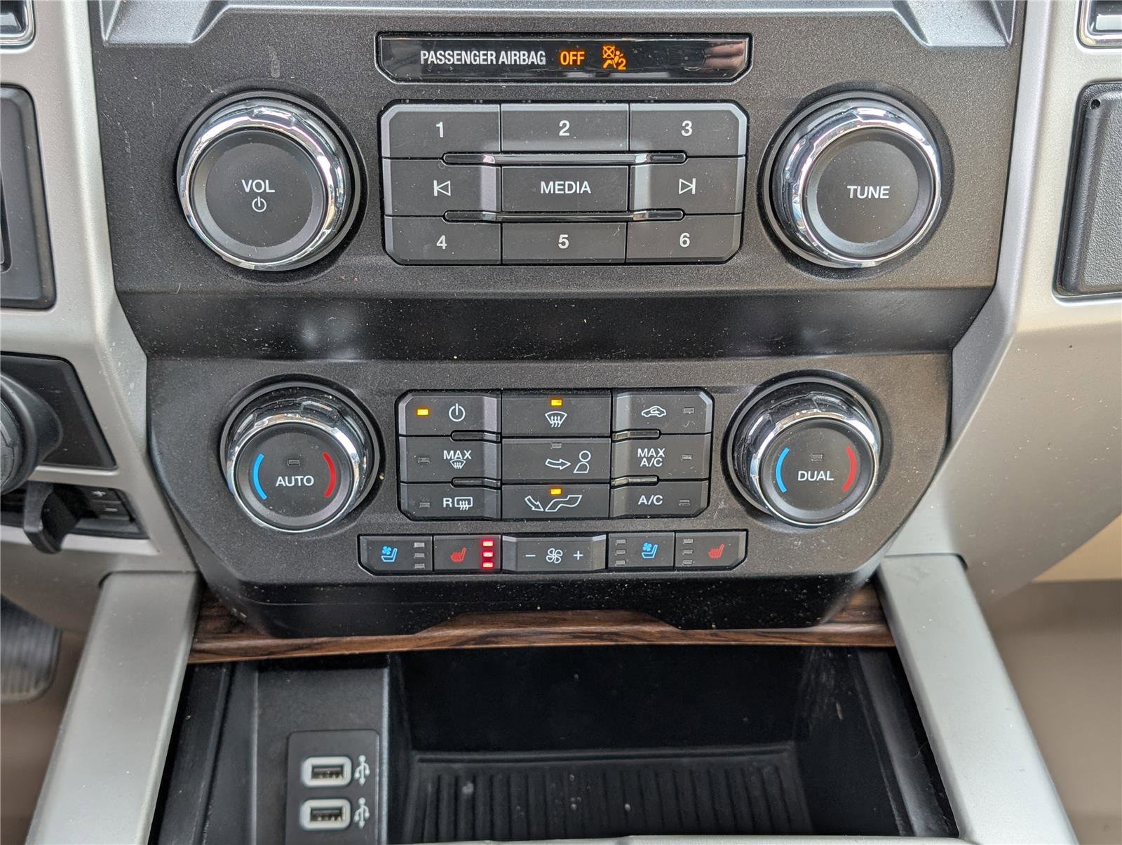 Used 2019 Ford F150 Lariat w/ Equipment Group 501A Mid image 25