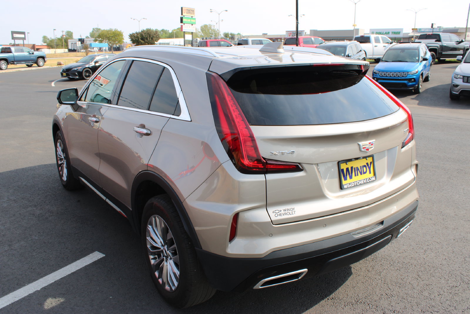 Used 2025 Cadillac XT4 Premium Luxury FWD image 6
