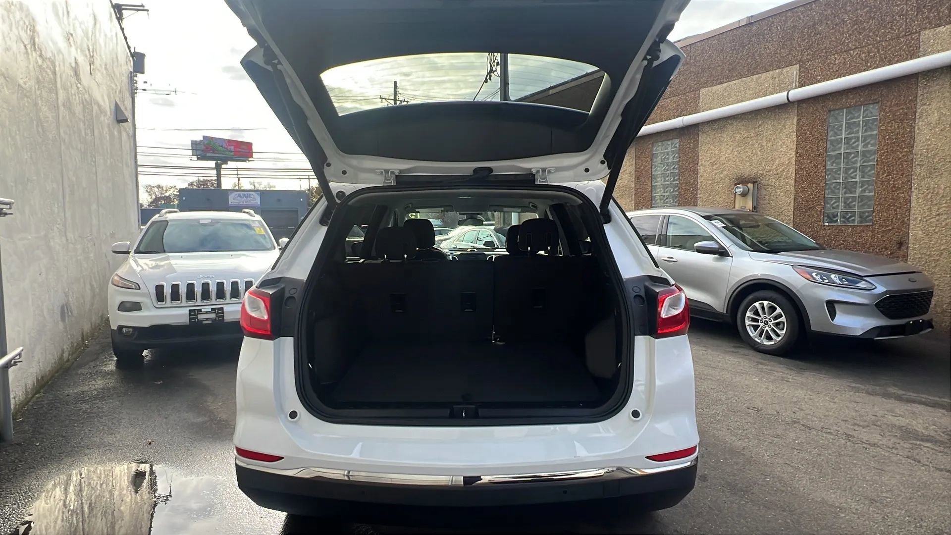 Used 2020 Chevrolet Equinox LT w/ Driver Convenience Package image 29