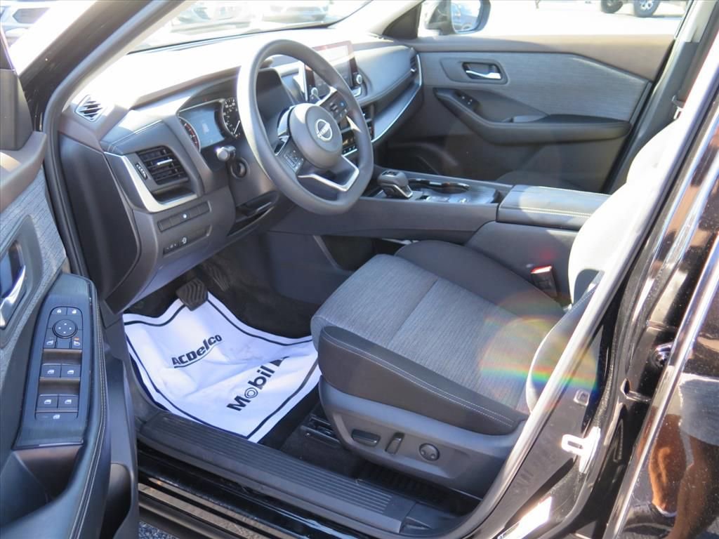 Used 2023 Nissan Rogue SV image 10