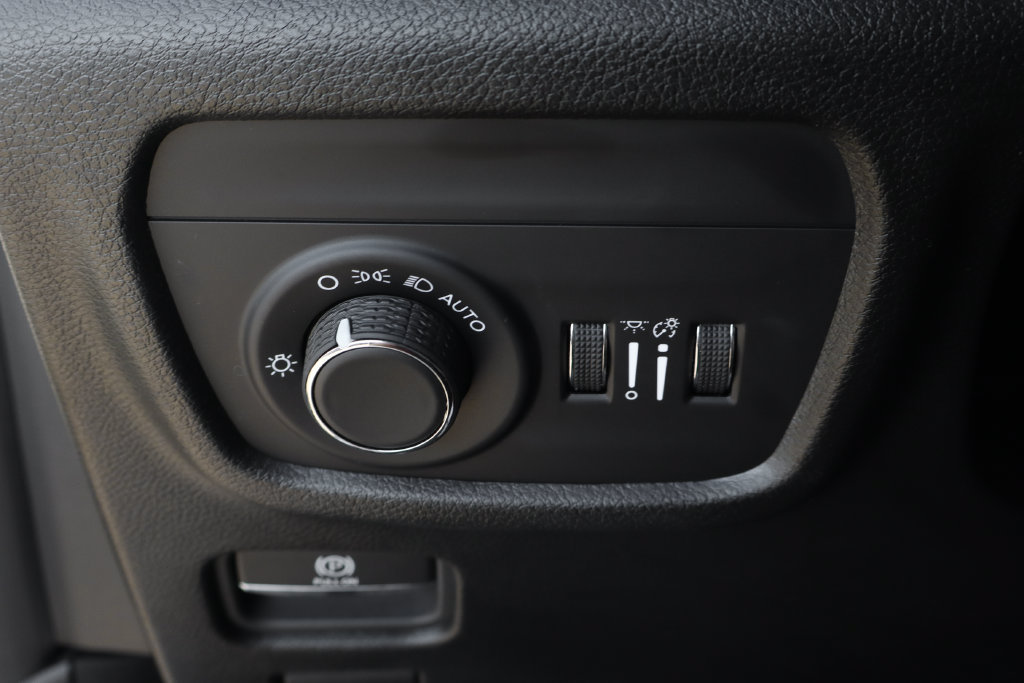 Used 2024 Jeep Grand Cherokee Altitude RWD image 19