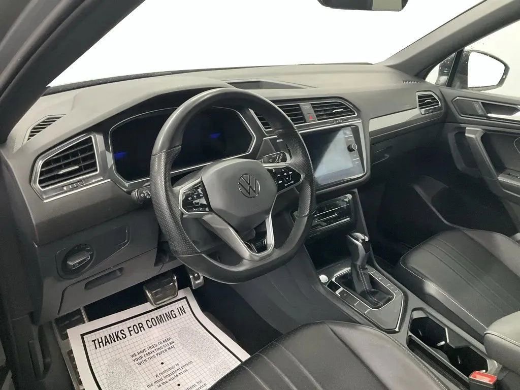 Used 2024 Volkswagen Tiguan SE R-Line image 9