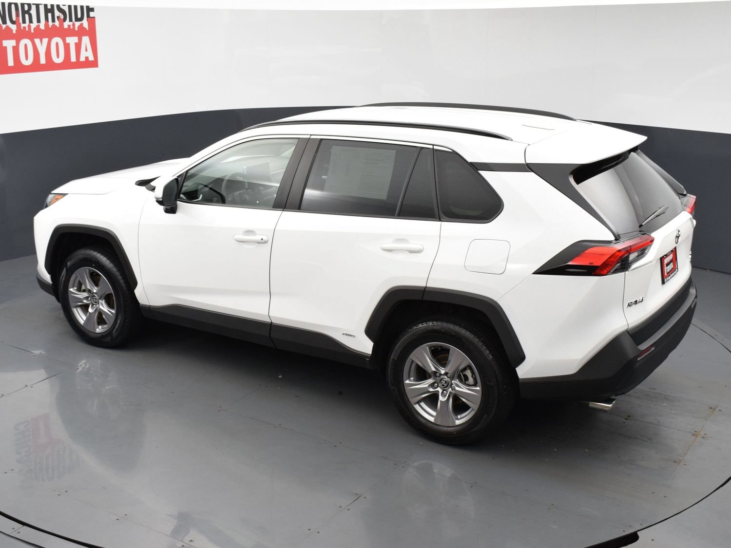 Used 2025 Toyota RAV4 XLE AWD/4WD image 18
