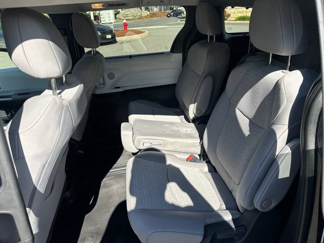 Used 2026 Toyota Sienna LE FWD image 18