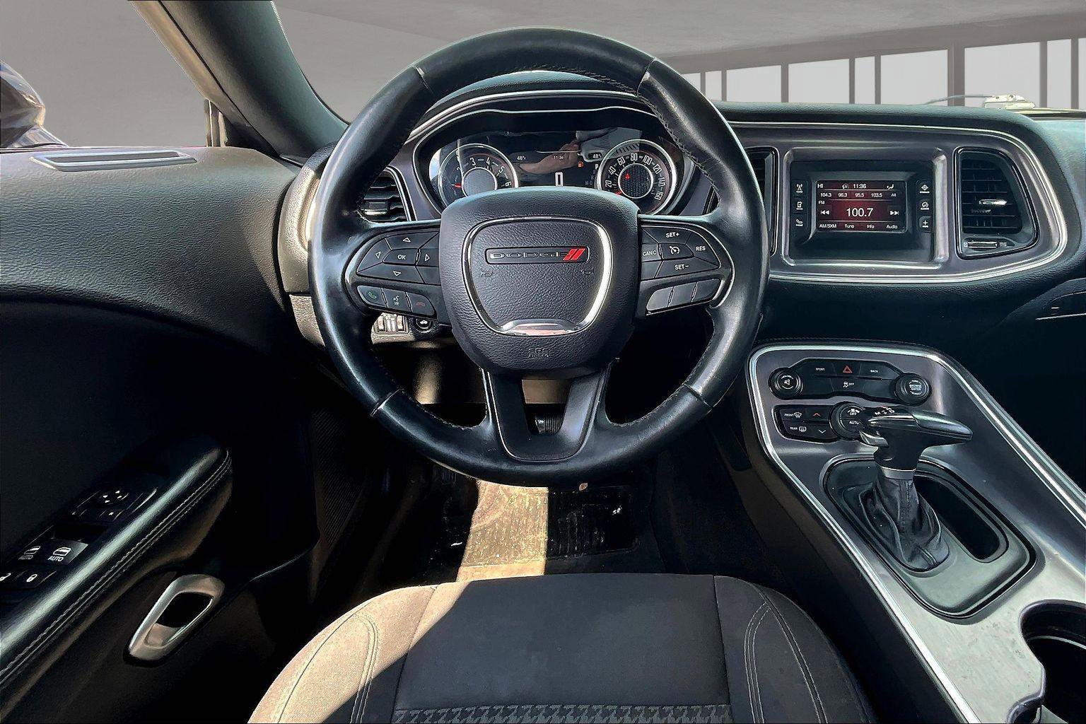 Used 2016 Dodge Challenger SXT image 6