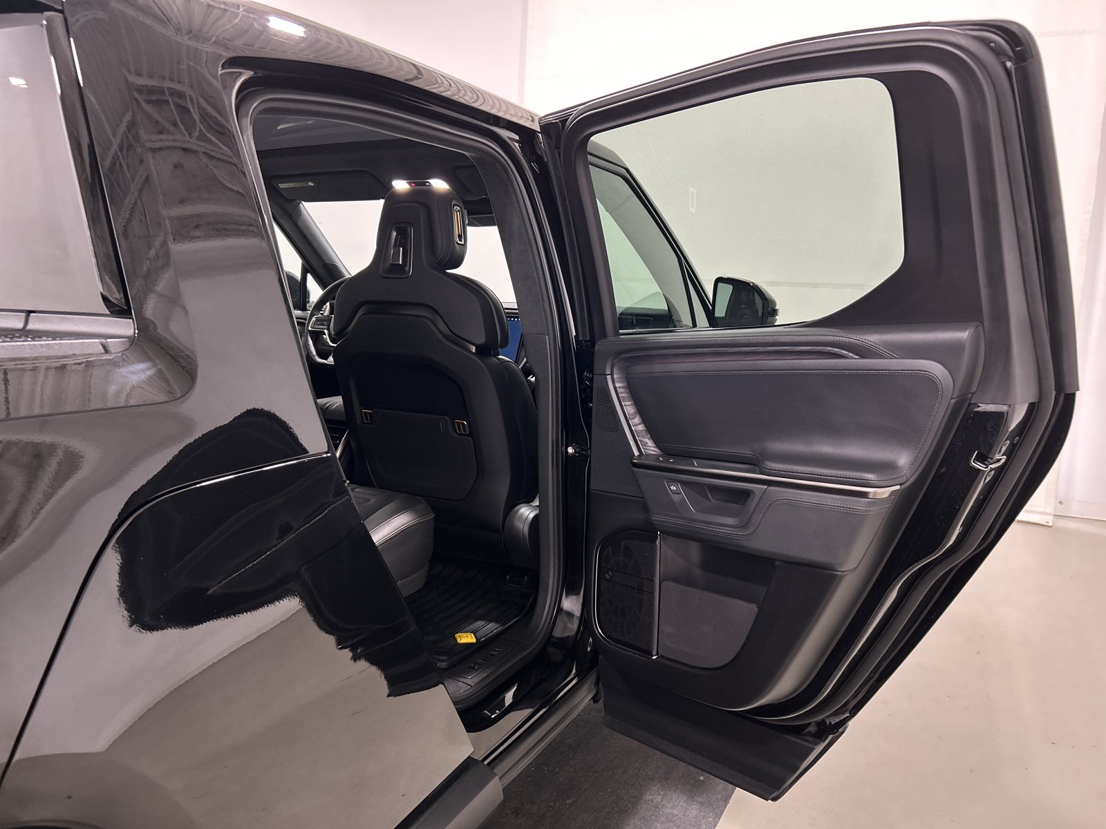 Used 2025 Rivian R1T Adventure AWD/4WD image 19