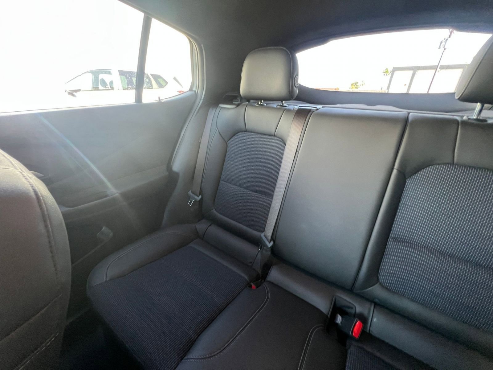 Used 2025 Buick Envista Preferred image 39