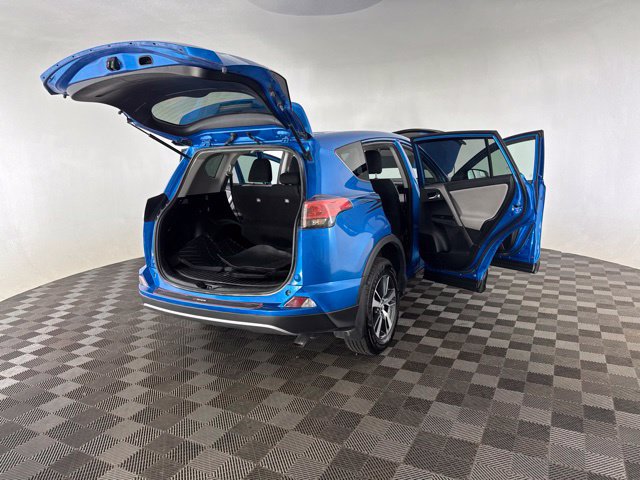 Used 2018 Toyota RAV4 XLE AWD/4WD image 14