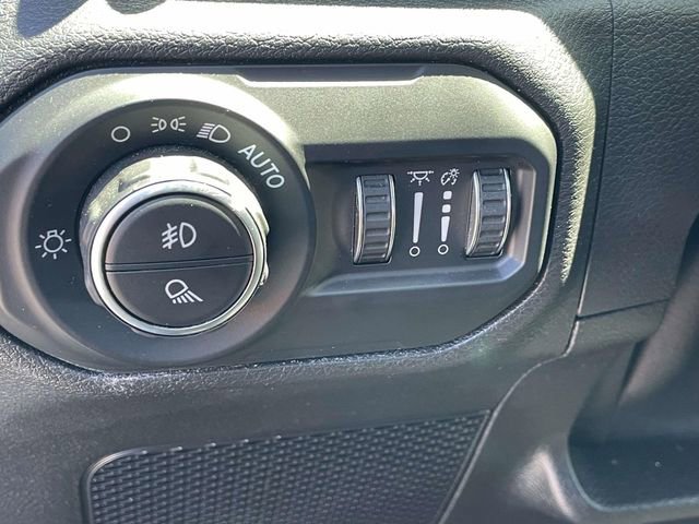 Used 2021 Jeep Gladiator Willys AWD/4WD image 17