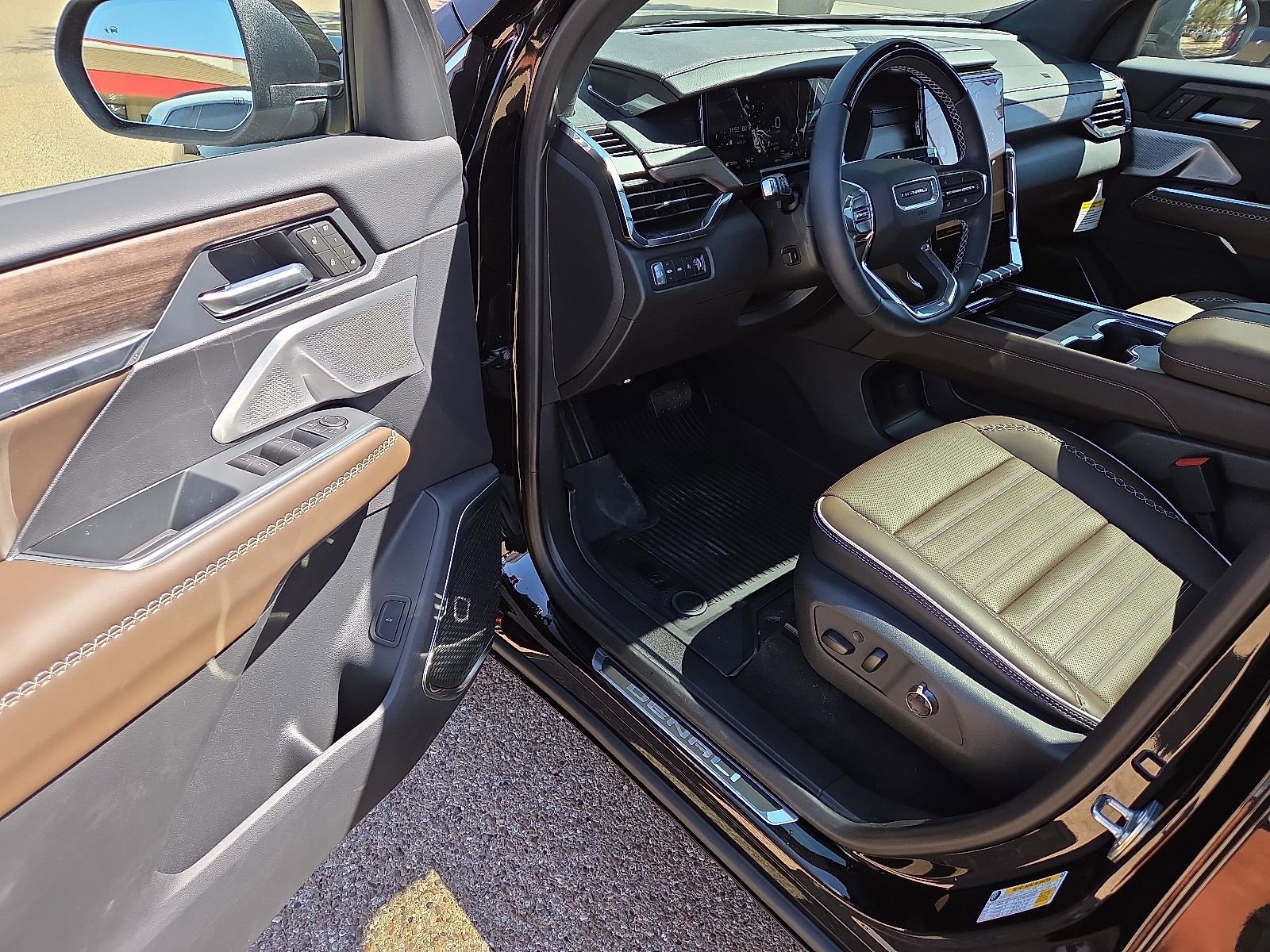 New 2026 GMC Acadia Denali Ultimate w/ LPO, Floor Liner Package AWD/4WD image 10