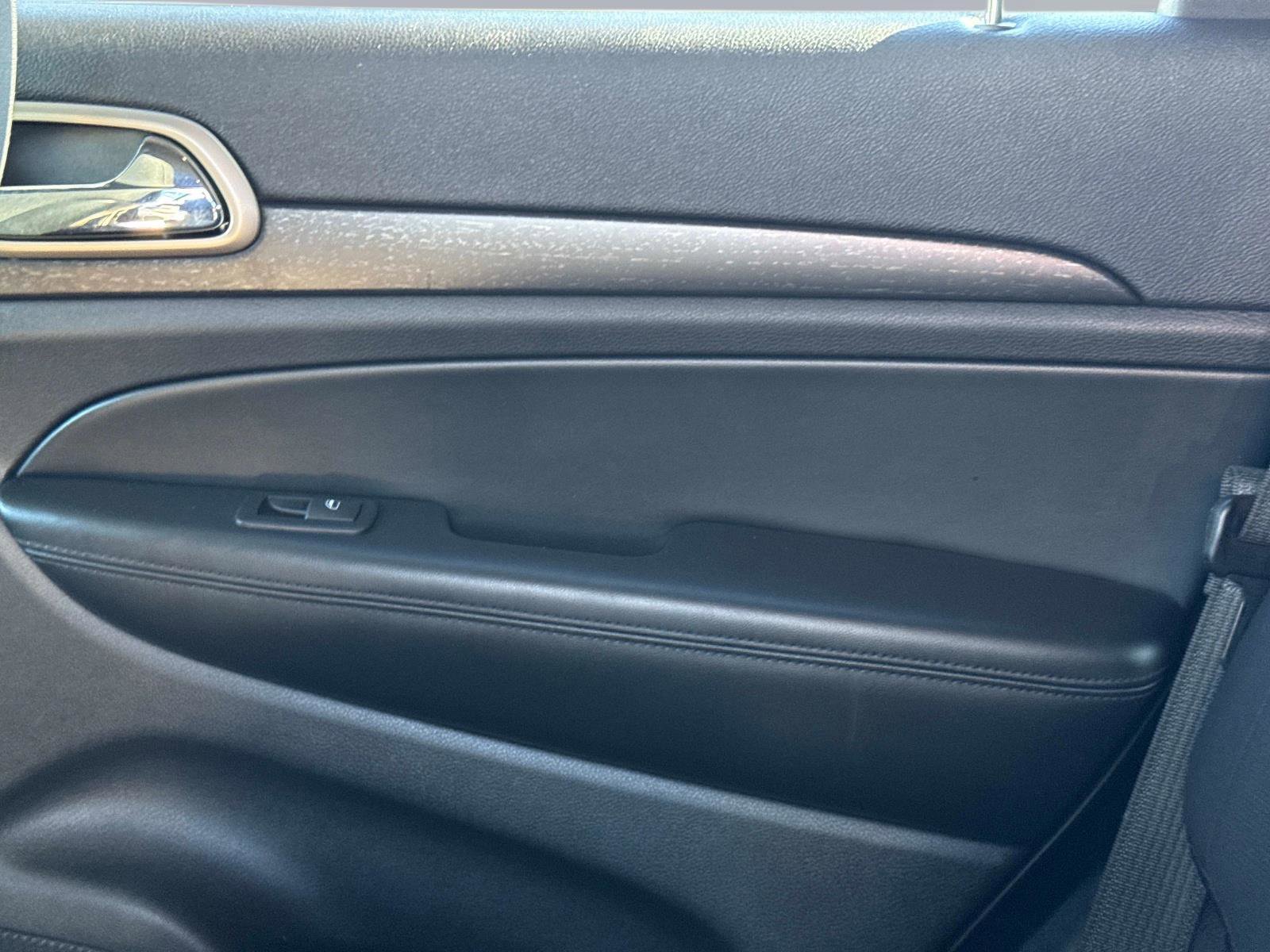 Used 2016 Jeep Grand Cherokee Laredo w/ Quick Order Package 23E image 15