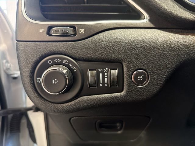 Used 2022 Jeep Cherokee Trailhawk w/ Premium Leather Package image 20