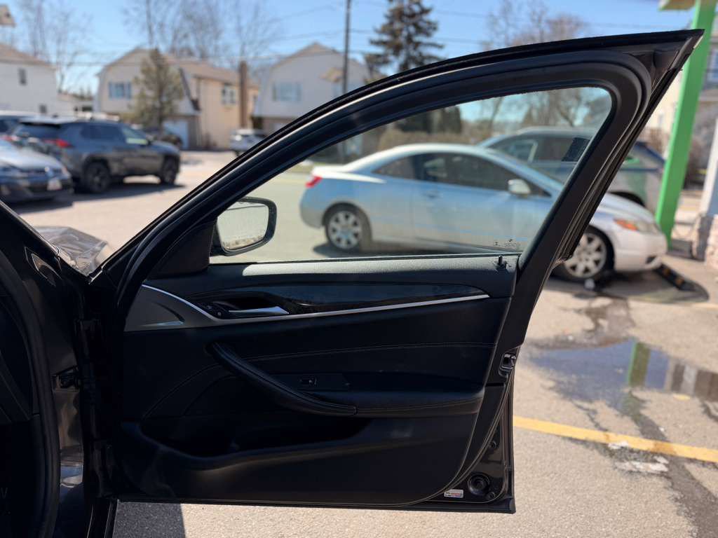 Used 2017 BMW 540i xDrive w/ Premium Package image 28