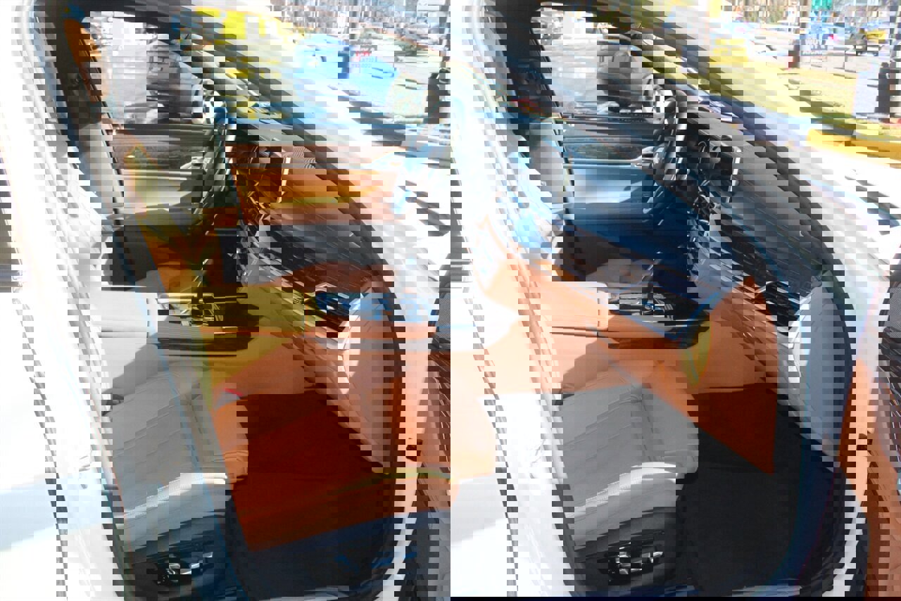 Used 2019 BMW 740i w/ Executive Package image 19