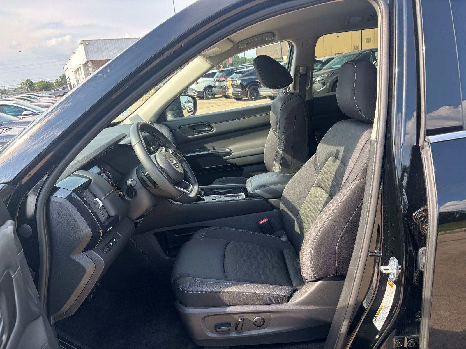 Used 2025 Nissan Pathfinder SV FWD image 29