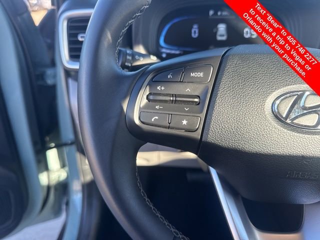 Used 2025 Hyundai Venue SEL image 19