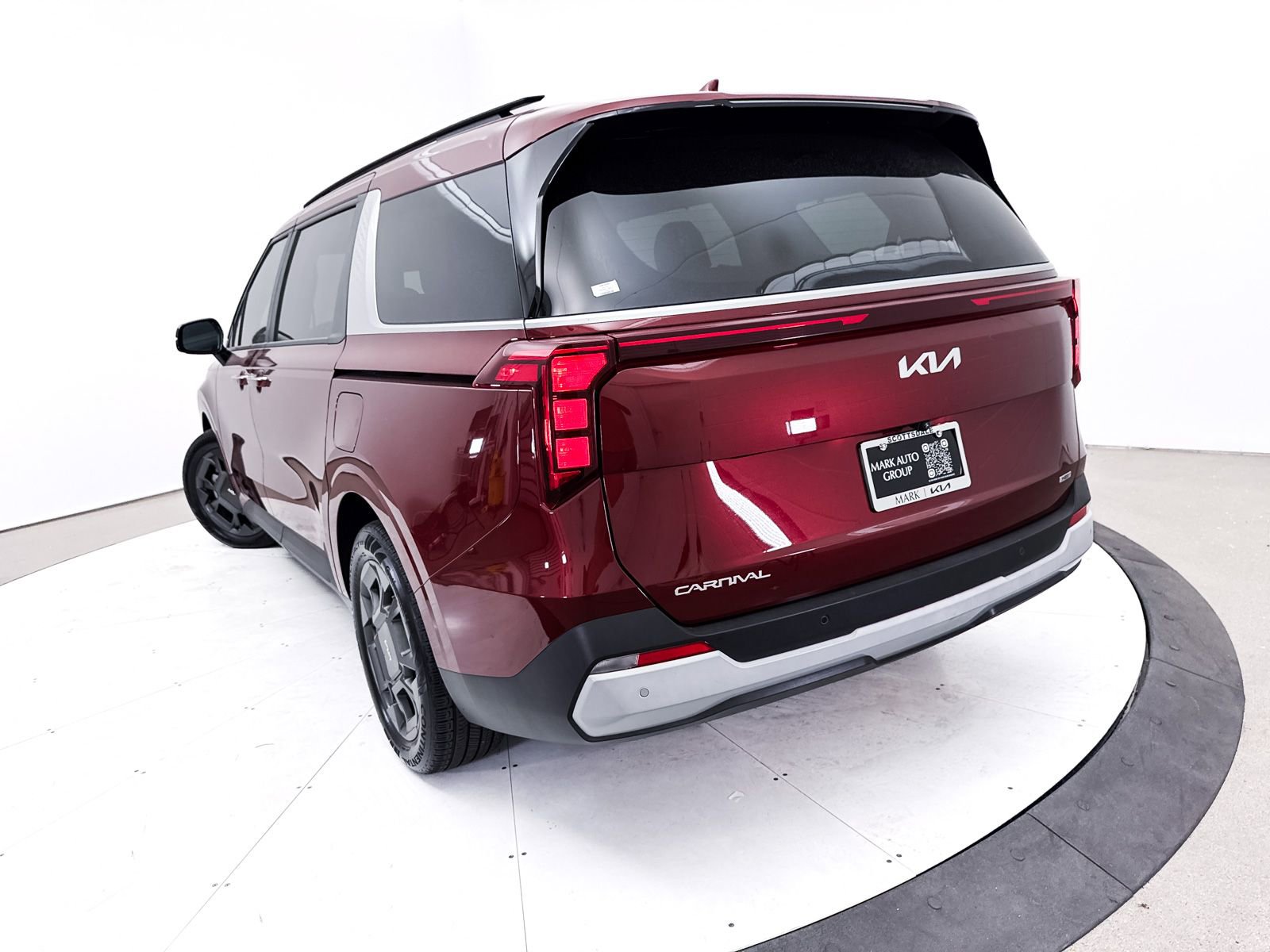 Certified 2025 Kia Carnival EX image 11