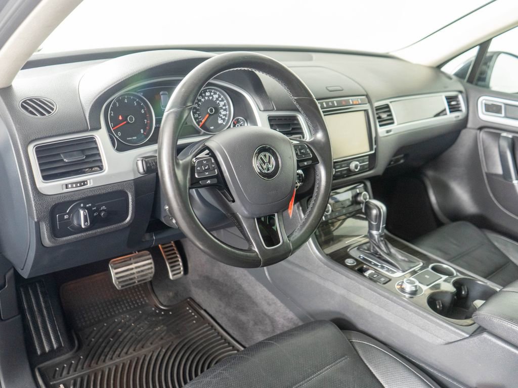 Used 2017 Volkswagen Touareg Executive image 15