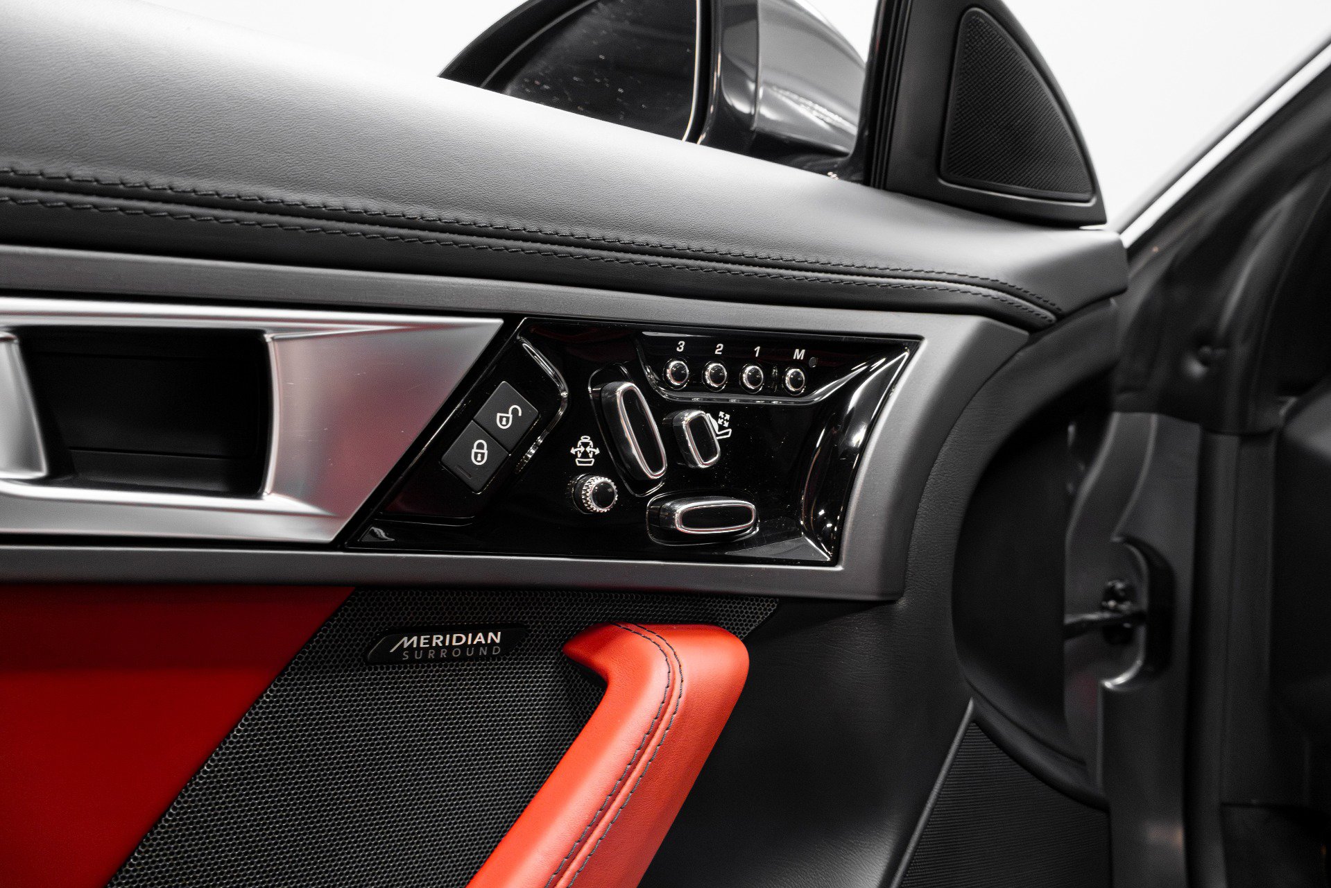 Used 2016 Jaguar F-TYPE S image 39