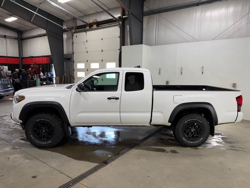 Used 2019 Toyota Tacoma SR w/ SX Package AWD/4WD image 4