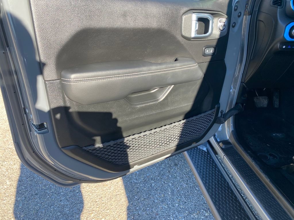 Used 2022 Jeep Wrangler Unlimited Sahara AWD/4WD image 11