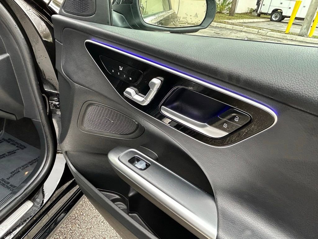 Used 2025 Mercedes-Benz C 300 4MATIC Sedan image 34