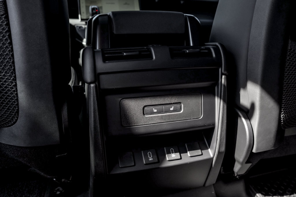 New 2026 Land Rover Defender 110 X-Dynamic SE AWD/4WD image 17