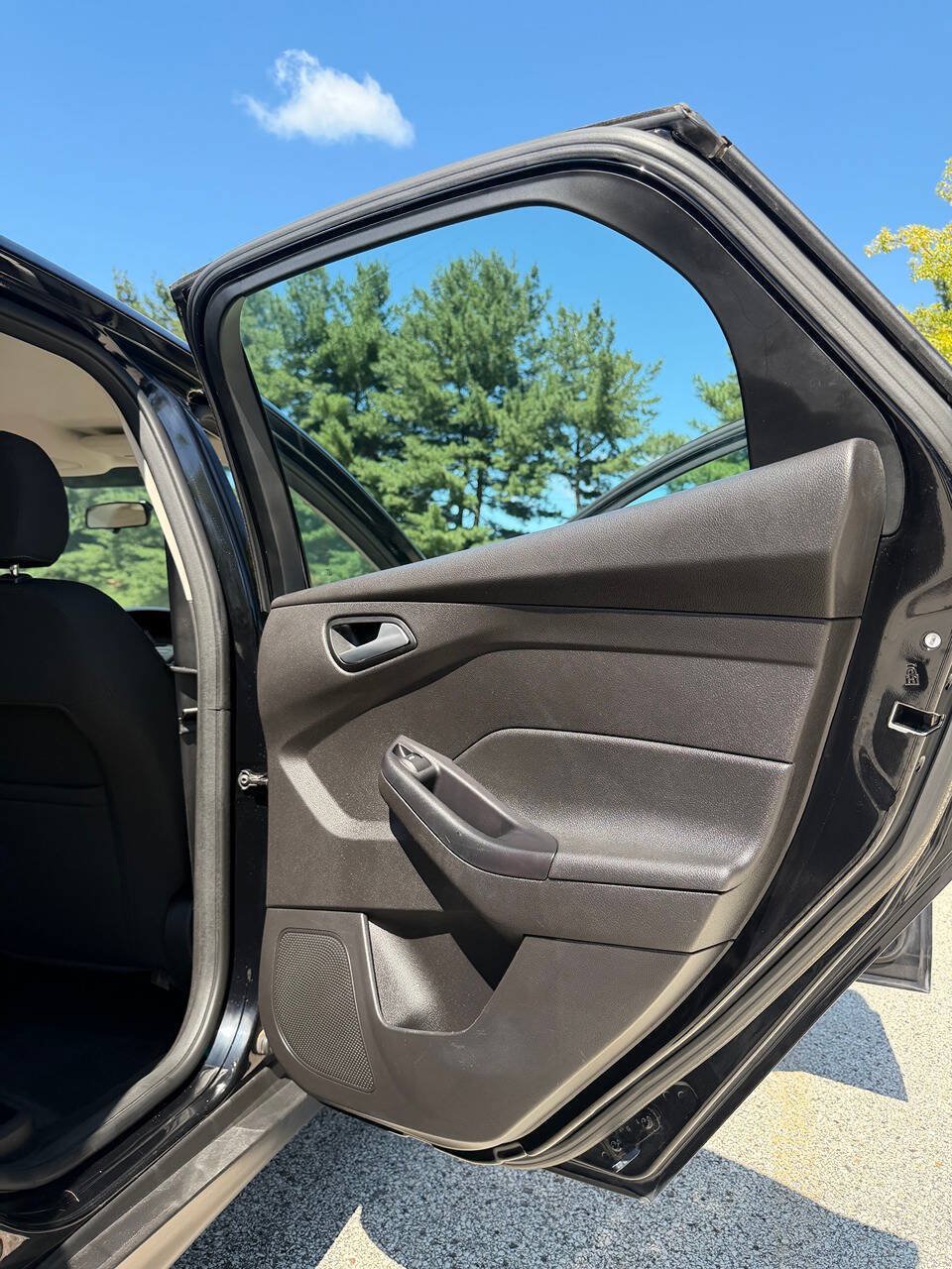 Used 2017 Ford Focus SE FWD image 25