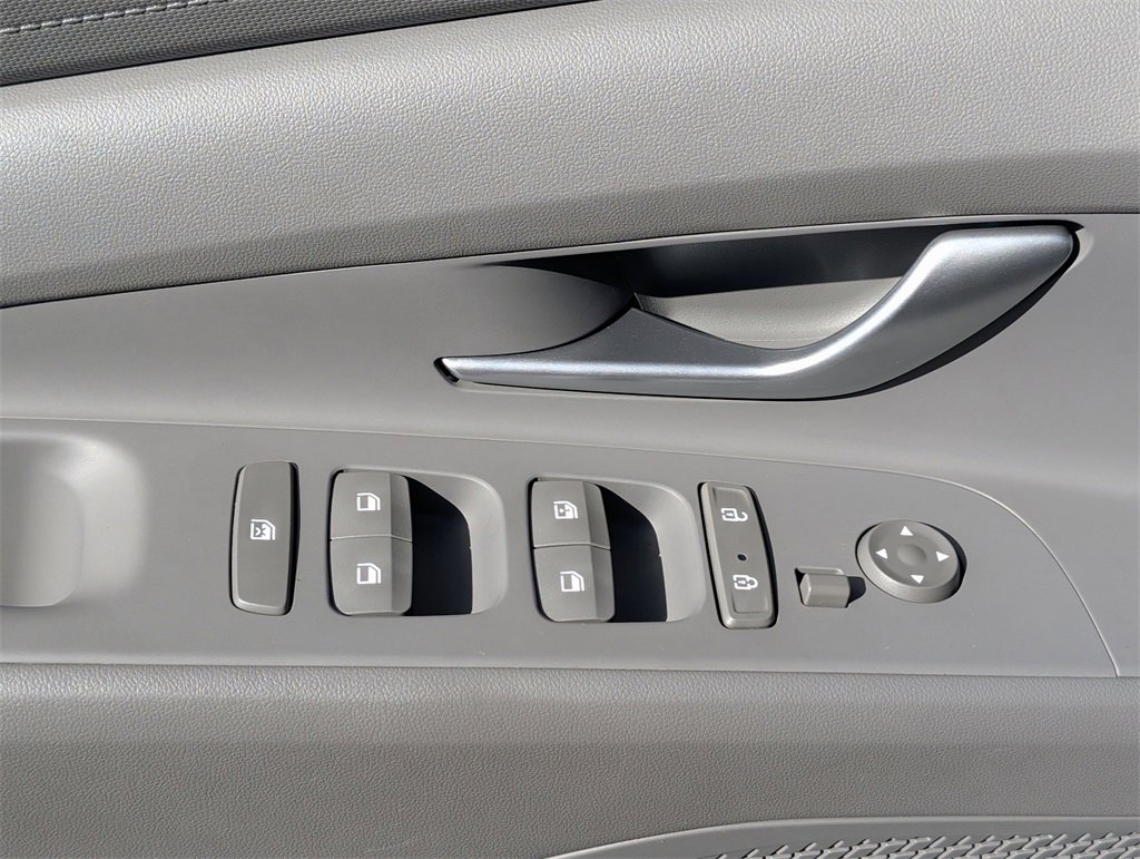 Used 2023 Hyundai Elantra SEL w/ Preferred Accessory Package image 20