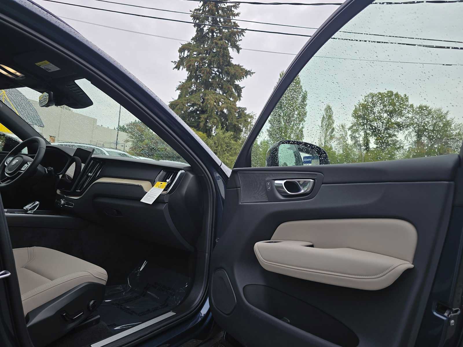 Used 2026 Volvo XC60 B5 Plus w/ Protection Package Premier AWD/4WD image 11