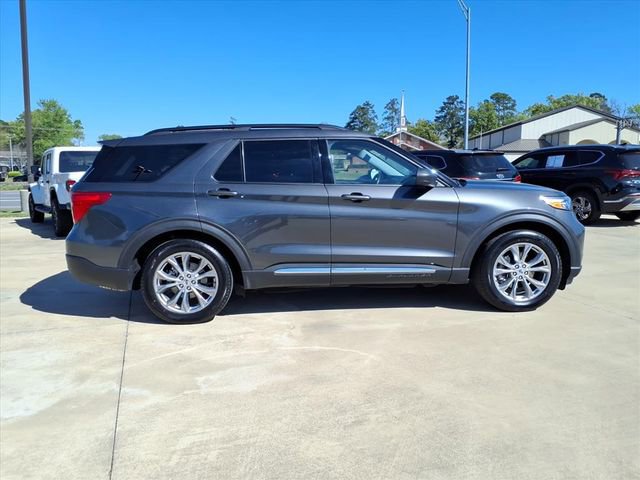 Used 2020 Ford Explorer XLT w/ Equipment Group 202A image 2