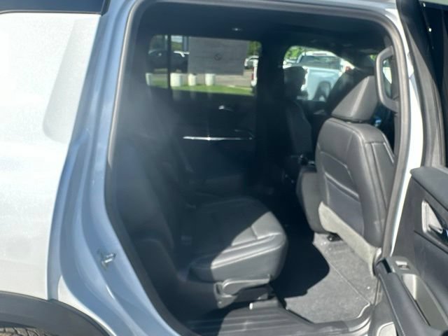 New 2026 Chevrolet Traverse LT w/ Sun and Wheel Package FWD image 32