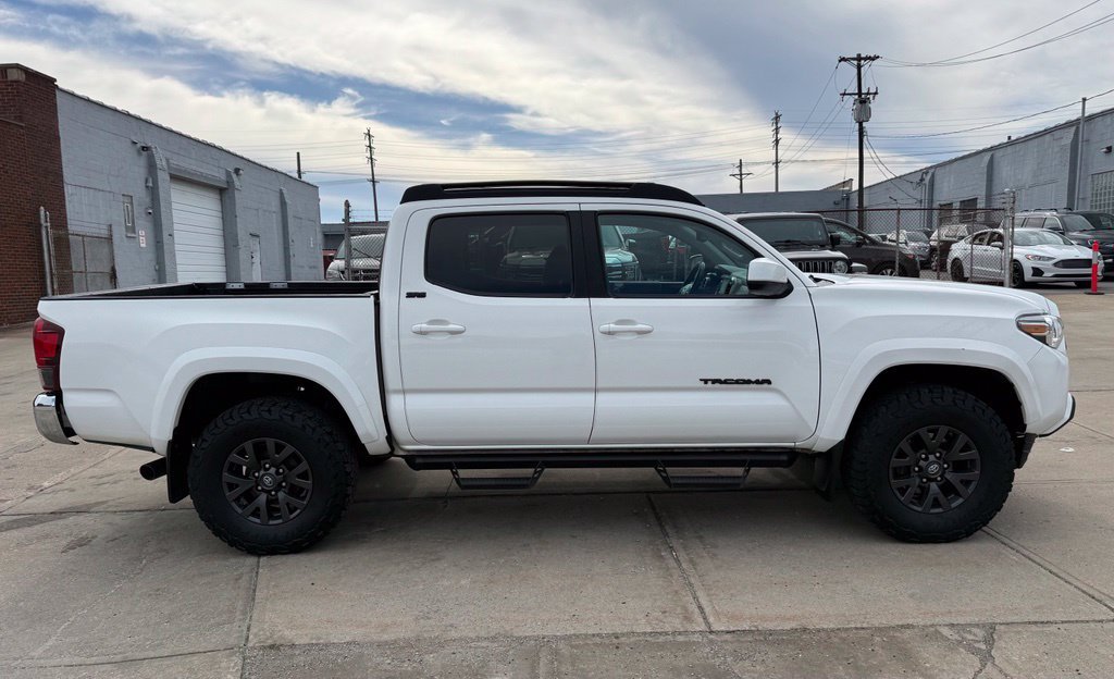 Used 2020 Toyota Tacoma SR5 w/ Blackout Package AWD/4WD image 5