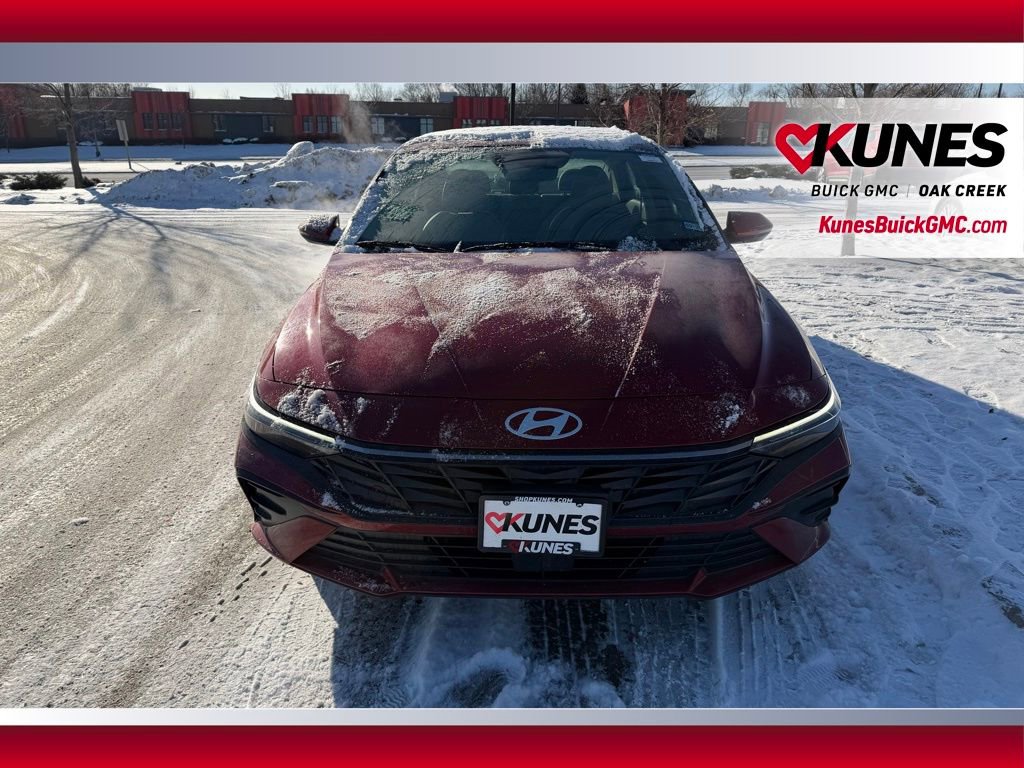 Used 2025 Hyundai Elantra Limited image 3