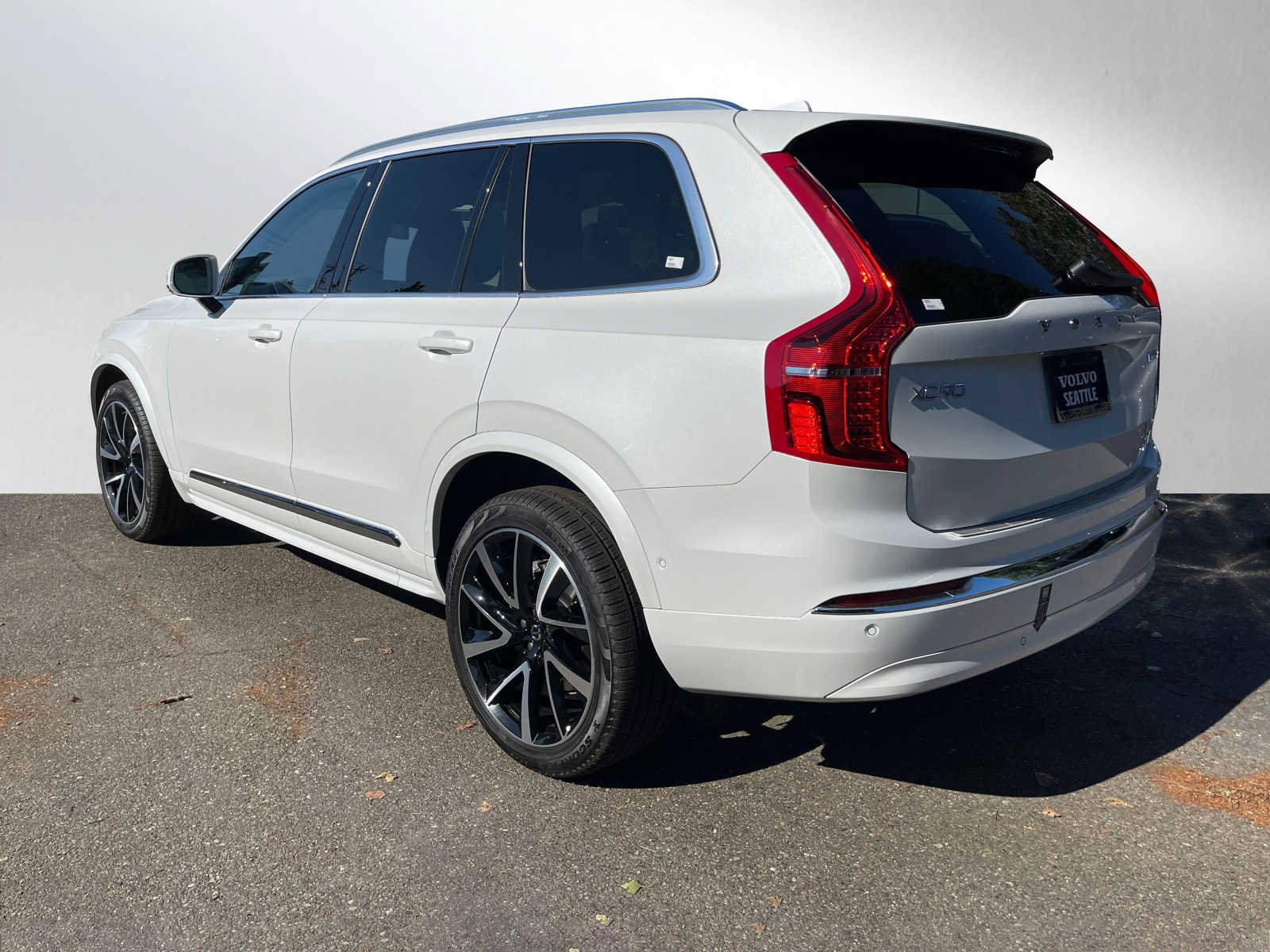 Used 2023 Volvo XC90 B6 Plus w/ Protection Package Premier image 5